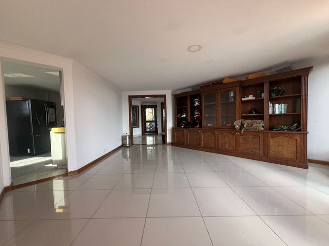 Apartamento de 3 alcobas en arriendo en El Diamante No. 2, Medellín, 344 m² · foto 5 de 19