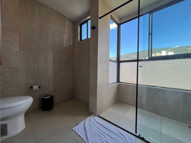 Apartamento de 3 alcobas en arriendo en El Diamante No. 2, Medellín, 344 m² · foto 18 de 19