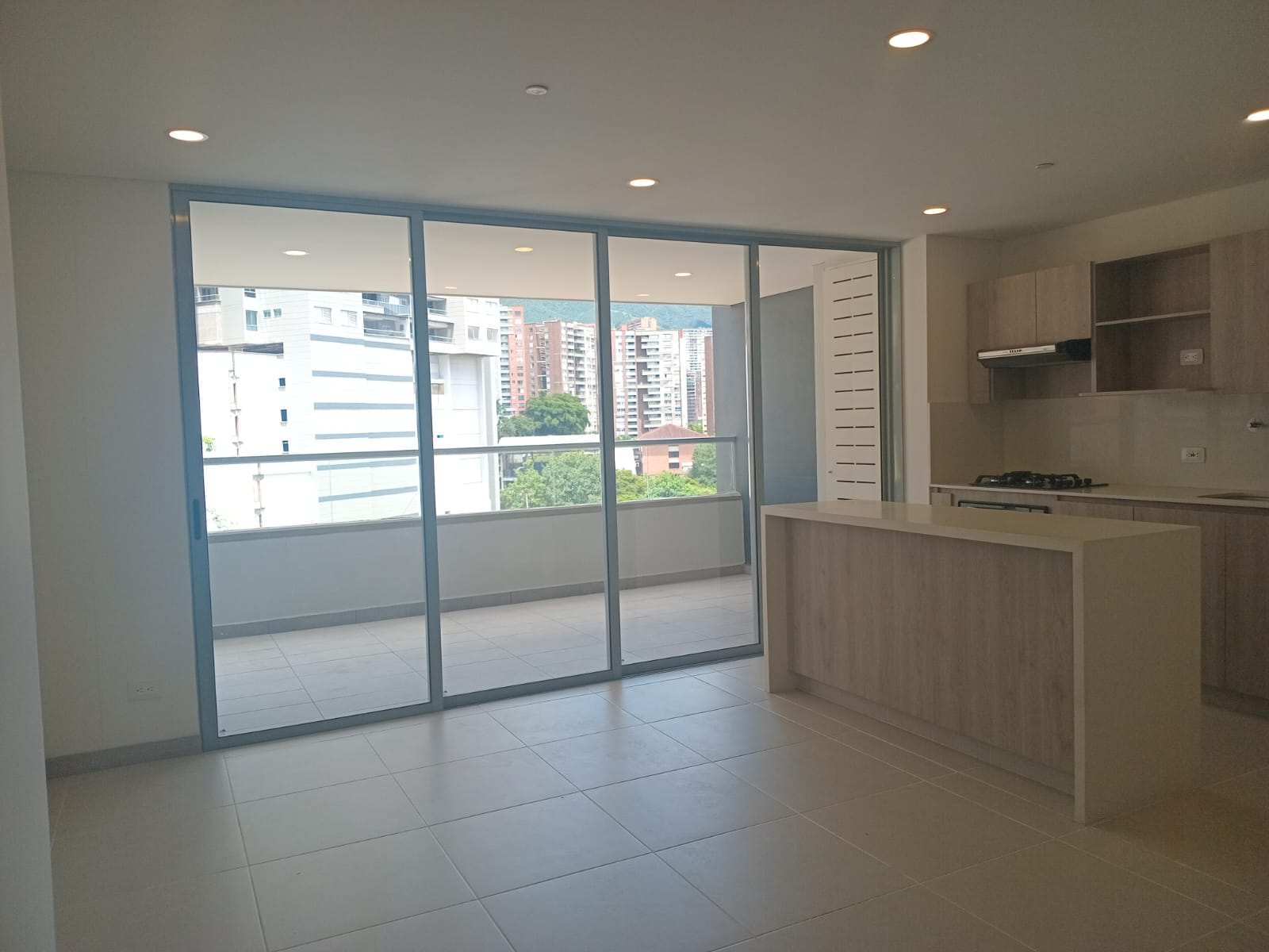 Apartamento en arriendo en Cumbres, Envigado · foto 2 de 17
