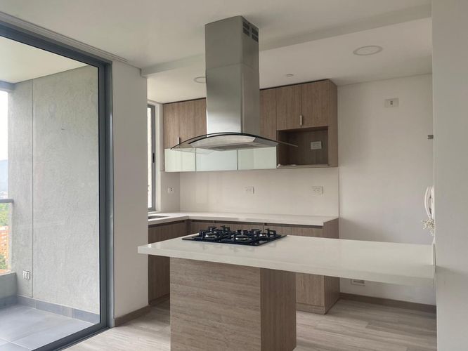 Apartamento de 2 alcobas en arriendo en Montessori, Envigado, 80 m² · foto 5 de 17