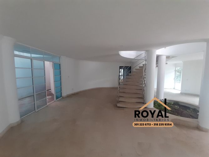 Casa de 7 alcobas en venta en Villa Santos, Barranquilla, 574 m² · foto 2 de 24