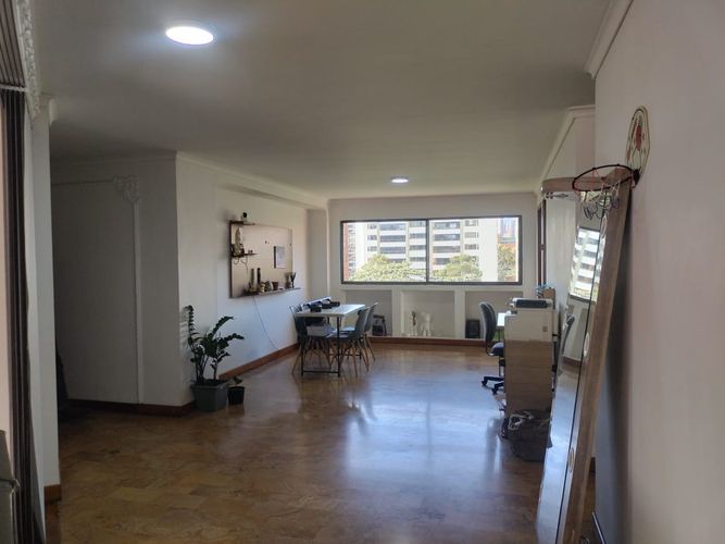 Apartamento de 3 alcobas en venta en El Poblado, Medellín, 212 m² · foto 3 de 19