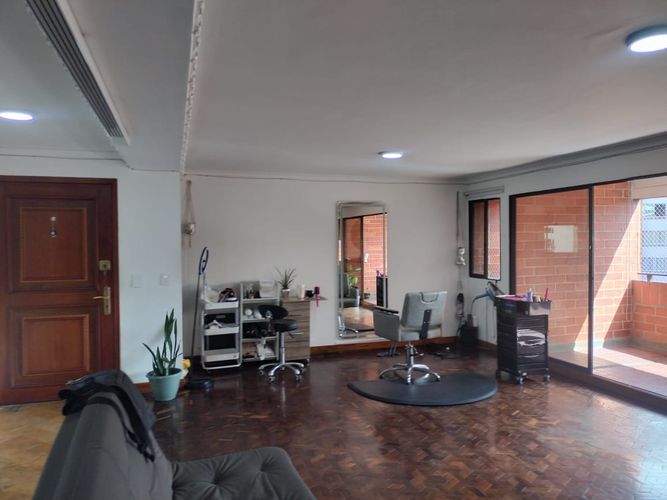 Apartamento de 3 alcobas en venta en El Poblado, Medellín, 212 m² · foto 5 de 19
