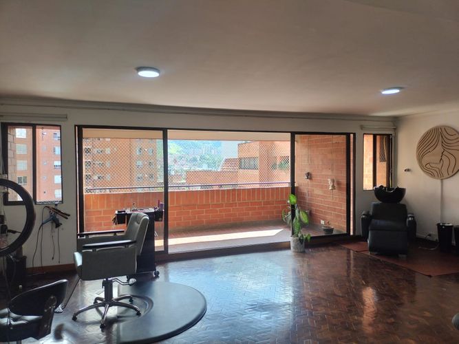 Apartamento de 3 alcobas en venta en El Poblado, Medellín, 212 m² · foto 2 de 19