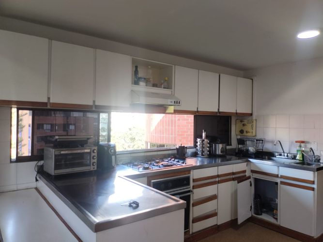 Apartamento de 3 alcobas en venta en El Poblado, Medellín, 212 m² · foto 8 de 19