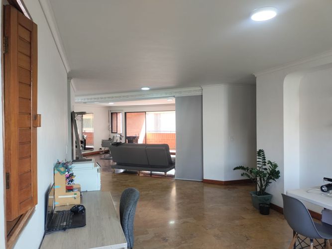 Apartamento de 3 alcobas en venta en El Poblado, Medellín, 212 m² · foto 4 de 19