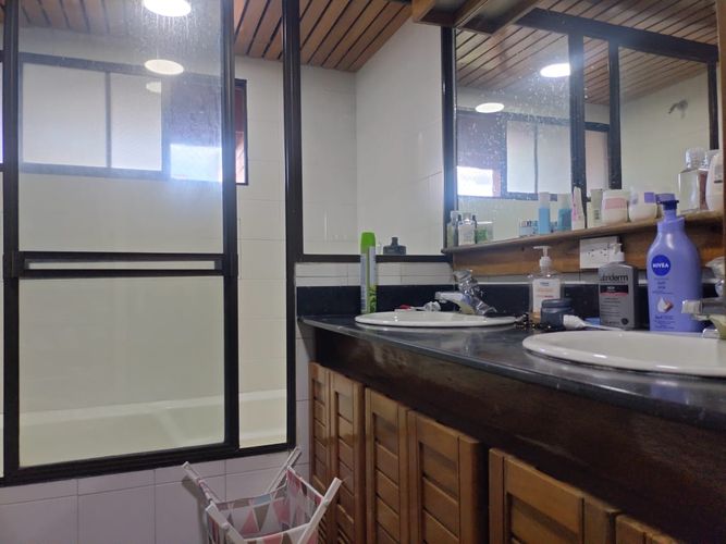 Apartamento de 3 alcobas en venta en El Poblado, Medellín, 212 m² · foto 17 de 19