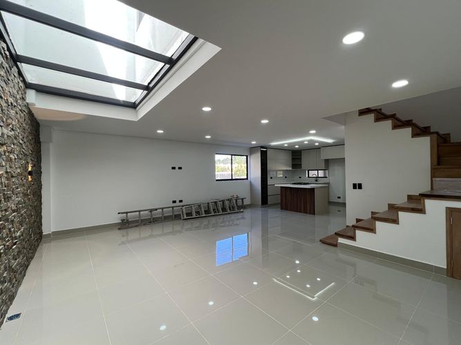 Casa de 4 alcobas en venta en Llano Grande, Rionegro, 260 m² · foto 2 de 20