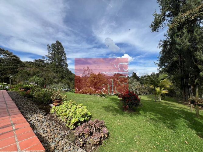 Casa de 4 alcobas en venta en Loma Del Escobero, Envigado · foto 10 de 24