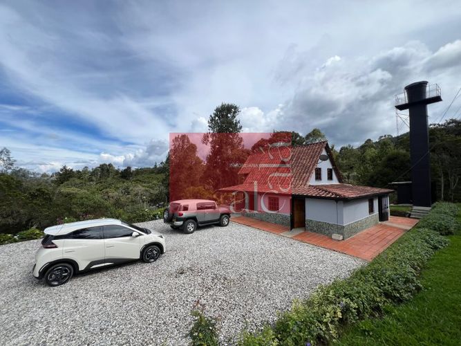Casa de 4 alcobas en venta en Loma Del Escobero, Envigado · foto 13 de 24