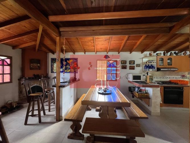Casa de 4 alcobas en venta en Loma Del Escobero, Envigado · foto 18 de 24