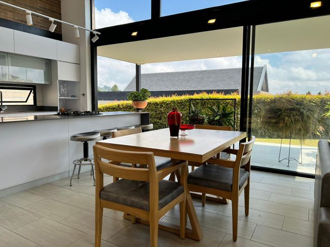 Casa de 3 alcobas en venta en Loma Del Chocho, Envigado, 280 m² · foto 4 de 18