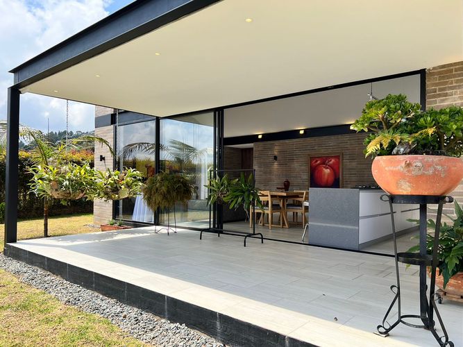 Casa de 3 alcobas en venta en Loma Del Chocho, Envigado, 280 m² · foto 17 de 18