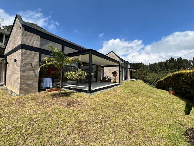 Casa de 3 alcobas en venta en Loma Del Chocho, Envigado, 280 m² · foto 18 de 18