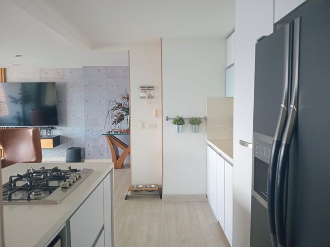 Apartamento de 3 alcobas en arriendo en El Poblado, Medellín, 157 m² · foto 7 de 19
