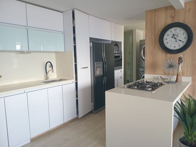 Apartamento de 3 alcobas en arriendo en El Poblado, Medellín, 157 m² · foto 5 de 19