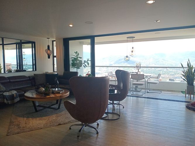 Apartamento de 3 alcobas en arriendo en El Poblado, Medellín, 157 m² · foto 4 de 19