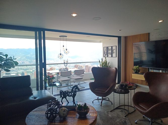 Apartamento de 3 alcobas en arriendo en El Poblado, Medellín, 157 m² · foto 3 de 19