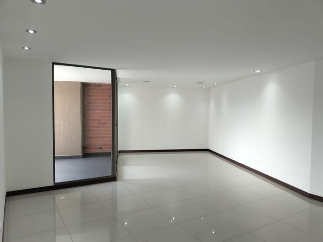 Apartamento de 3 alcobas en arriendo en El Poblado, Medellín, 144 m² · foto 2 de 20