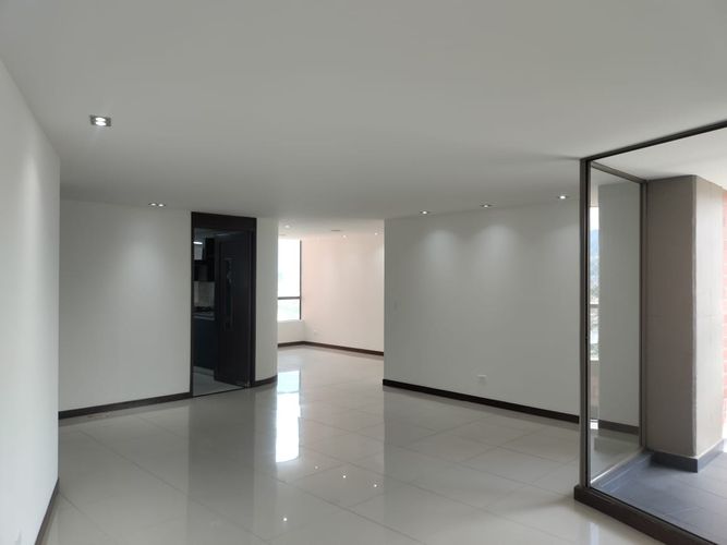 Apartamento de 3 alcobas en arriendo en El Poblado, Medellín, 144 m² · foto 13 de 20