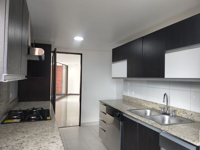 Apartamento de 3 alcobas en arriendo en El Poblado, Medellín, 144 m² · foto 5 de 20