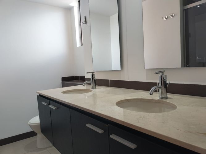 Apartamento de 3 alcobas en arriendo en El Poblado, Medellín, 144 m² · foto 18 de 20