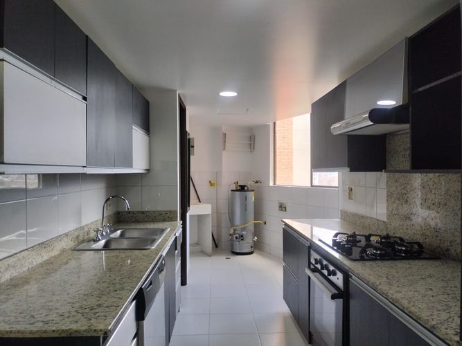 Apartamento de 3 alcobas en arriendo en El Poblado, Medellín, 144 m² · foto 4 de 20