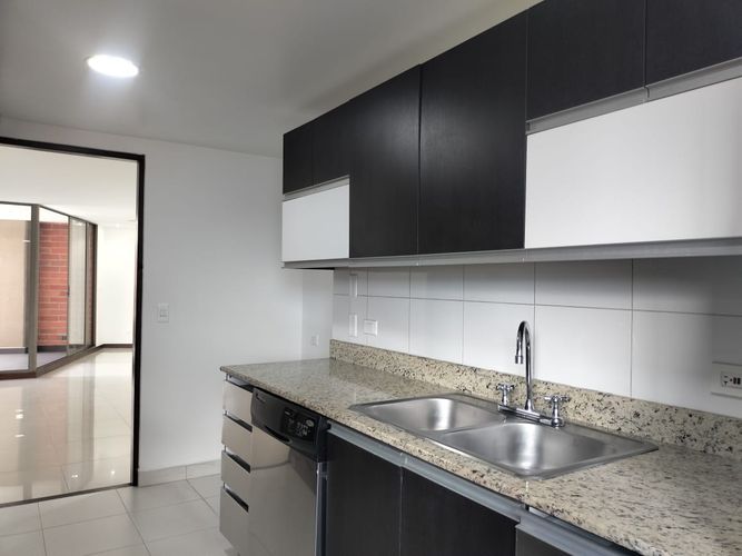 Apartamento de 3 alcobas en arriendo en El Poblado, Medellín, 144 m² · foto 3 de 20