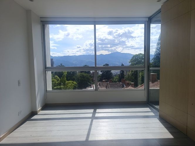 Apartamento de 1 alcoba en arriendo en El Tesoro, Medellín, 70 m² · foto 3 de 16