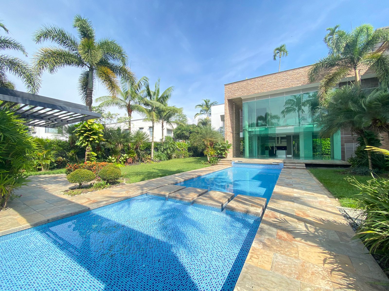 Casa de 5 habitaciones en venta en Cali — imagen 1 de 27