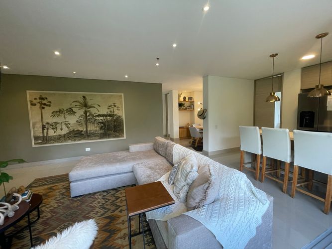 Apartamento de 2 alcobas en venta en El Poblado, Medellín, 133 m² · foto 3 de 22