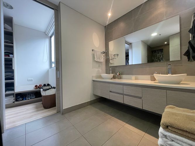 Apartamento de 2 alcobas en venta en El Poblado, Medellín, 133 m² · foto 15 de 22