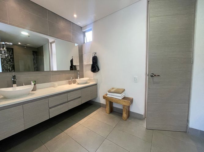 Apartamento de 2 alcobas en venta en El Poblado, Medellín, 133 m² · foto 17 de 22