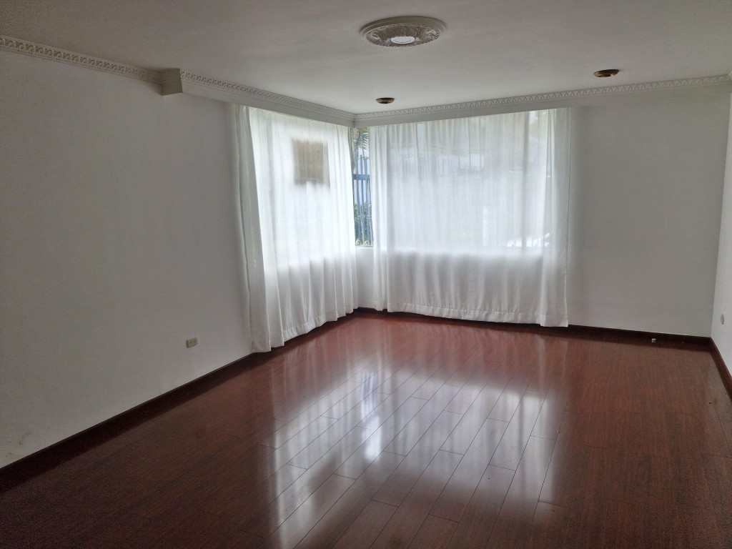 Casa en venta en Pasadena, Bogotá · foto 5 de 24
