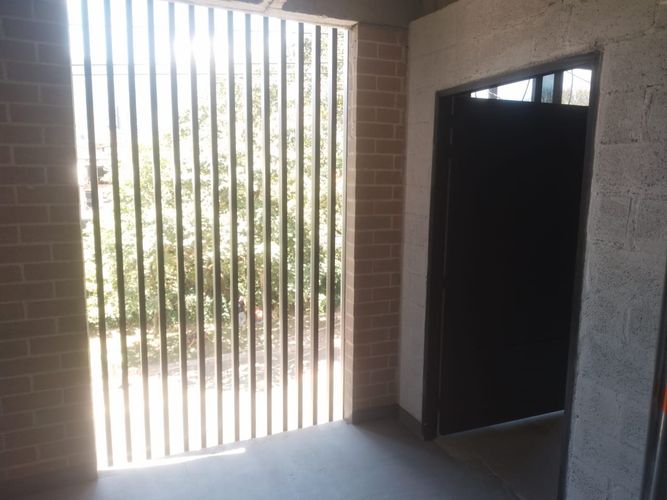 Bodega en arriendo en Cristo Rey, Medellín, 280 m² · foto 2 de 9