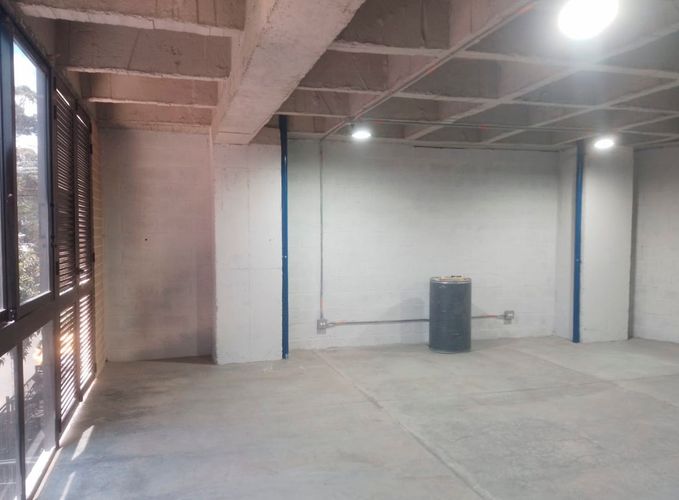 Bodega en arriendo en Cristo Rey, Medellín, 280 m² · foto 3 de 9