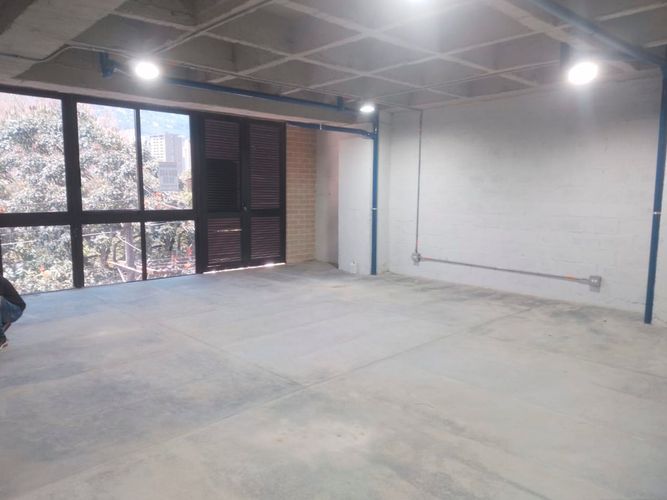 Bodega en arriendo en Cristo Rey, Medellín, 90 m² · foto 2 de 7