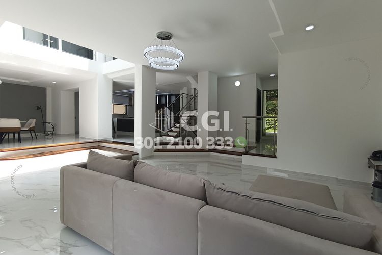 Casa de 4 alcobas en arriendo en El Esmeraldal, Envigado, 450 m² · foto 2 de 24