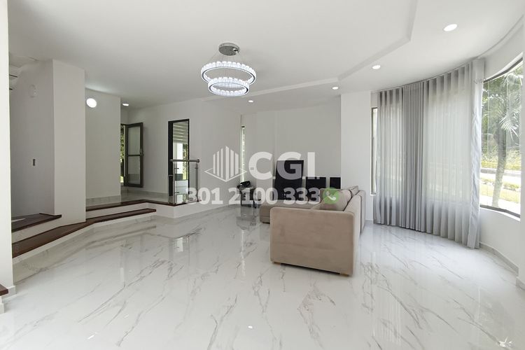 Casa de 4 alcobas en arriendo en El Esmeraldal, Envigado, 450 m² · foto 3 de 24