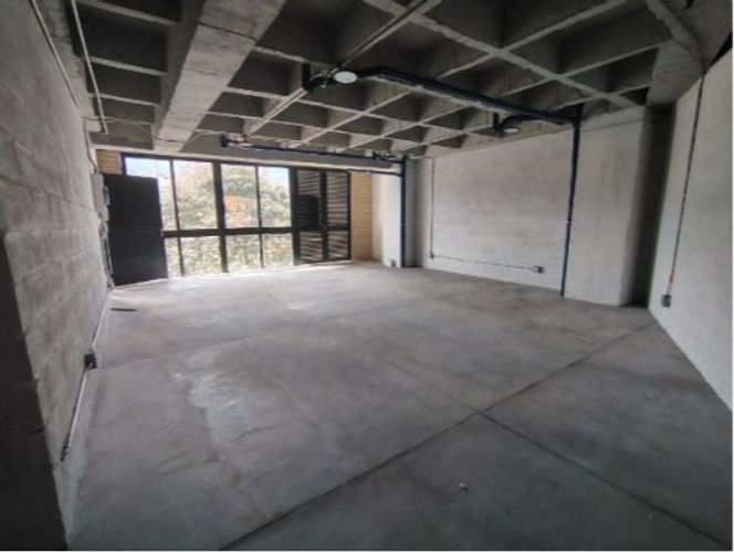 Bodega en arriendo en Cristo Rey, Medellín, 90 m² · foto 2 de 8