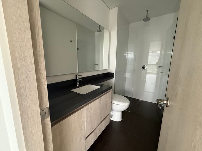 Apartamento de 2 alcobas en arriendo en El Poblado, Medellín, 106 m² · foto 3 de 20