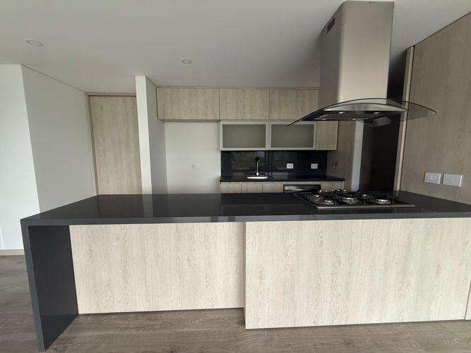 Apartamento de 2 alcobas en arriendo en El Poblado, Medellín, 106 m² · foto 5 de 20