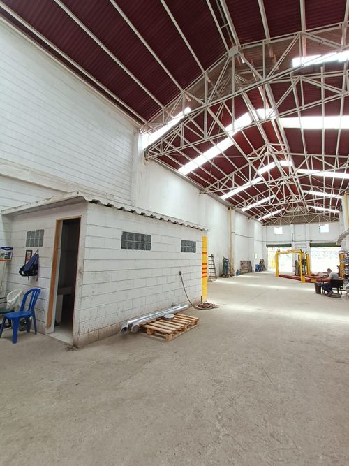 Bodega en arriendo en Niquia, Bello, 1040 m² · foto 2 de 12