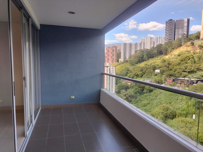 Apartamento de 3 alcobas en arriendo en El Poblado, Medellín, 117 m² · foto 19 de 20