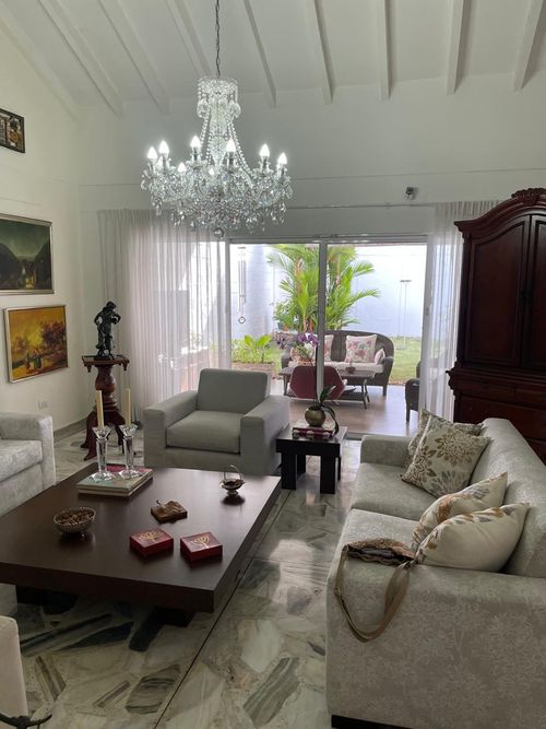 Casa de 3 alcobas en venta en Cristales, Cali, 400 m² · foto 2 de 24