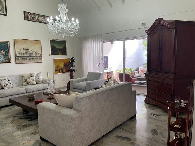 Casa de 3 alcobas en venta en Cristales, Cali, 400 m² · foto 3 de 24
