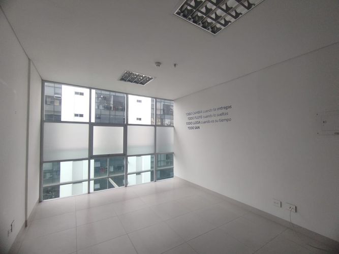 Oficina en venta en Pinares, Pereira, 18 m² · foto 2 de 4