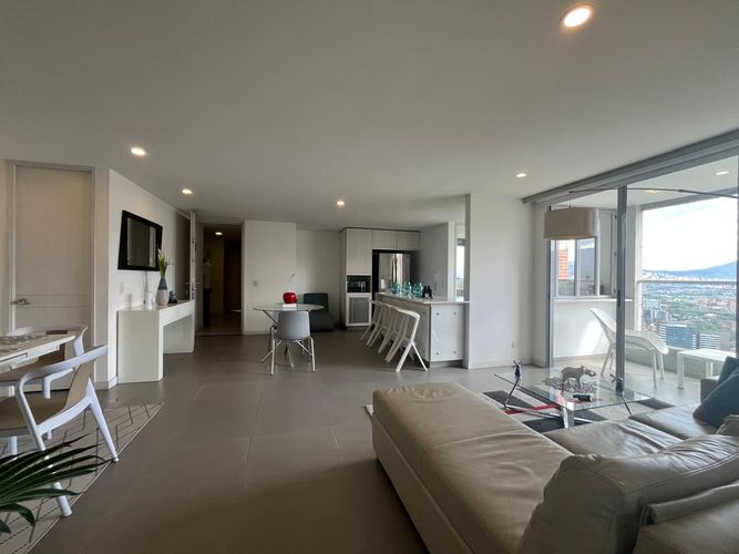 Apartamento de 2 alcobas en arriendo en El Poblado, Medellín, 98 m² · foto 2 de 17