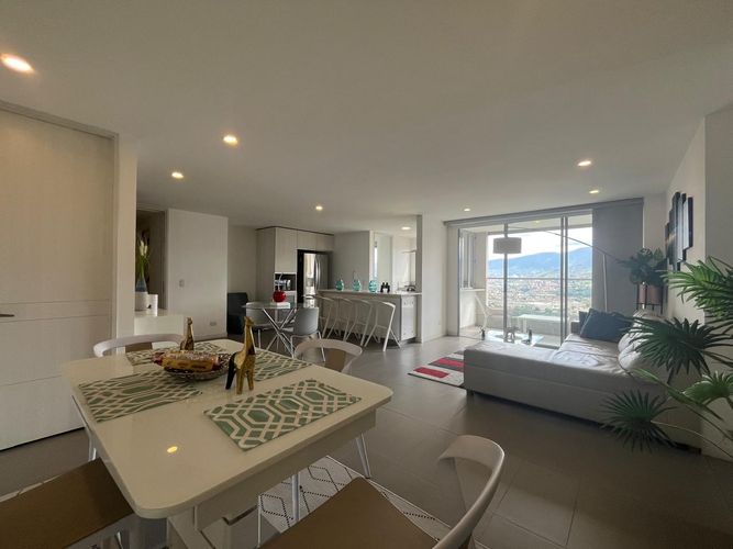 Apartamento de 2 alcobas en arriendo en El Poblado, Medellín, 98 m² · foto 4 de 17