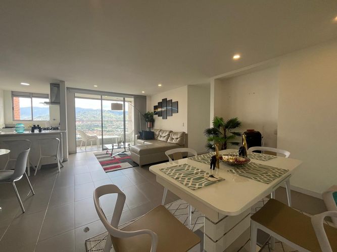 Apartamento de 2 alcobas en arriendo en El Poblado, Medellín, 98 m² · foto 5 de 17